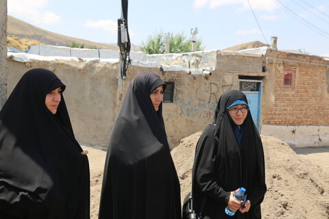 تصاویر / بازدید مسئولان حوزوی از فعالیت های گروه جهادی طلاب استان آذربایجان شرقی در روستای نگارستان