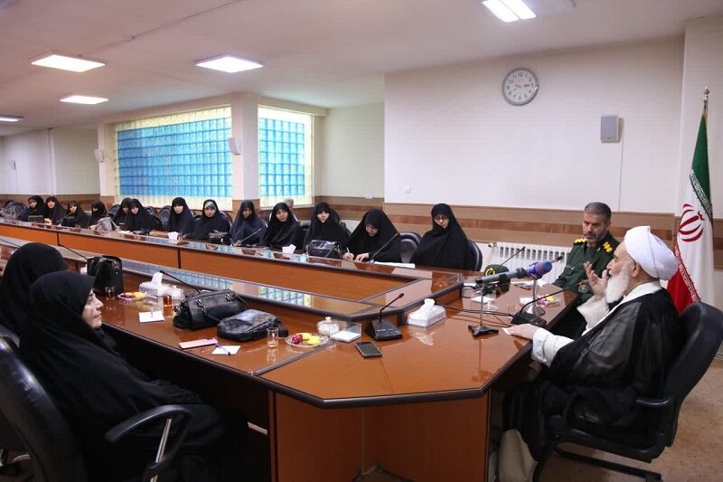 مسئولان با نسل جوان و نوجوان حرف بزنند