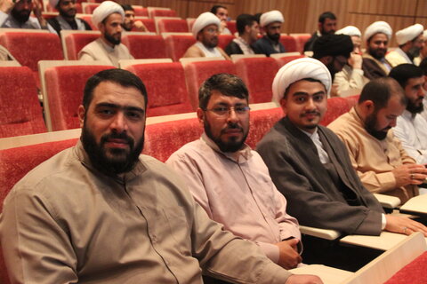 تصاویر / نشست تخصصی مبلغین با حضور مدیر حوزه علمیه استان قزوین
