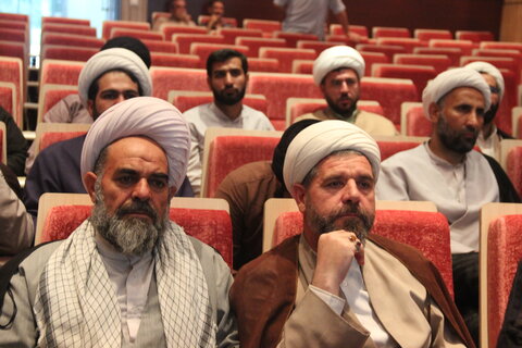 تصاویر / نشست تخصصی مبلغین با حضور مدیر حوزه علمیه استان قزوین