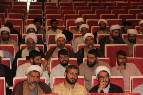 تصاویر / نشست تخصصی مبلغین با حضور مدیر حوزه علمیه استان قزوین