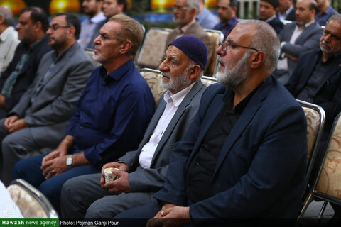 بالصور/ نشر معالم الحزن والسواد في أصفهان