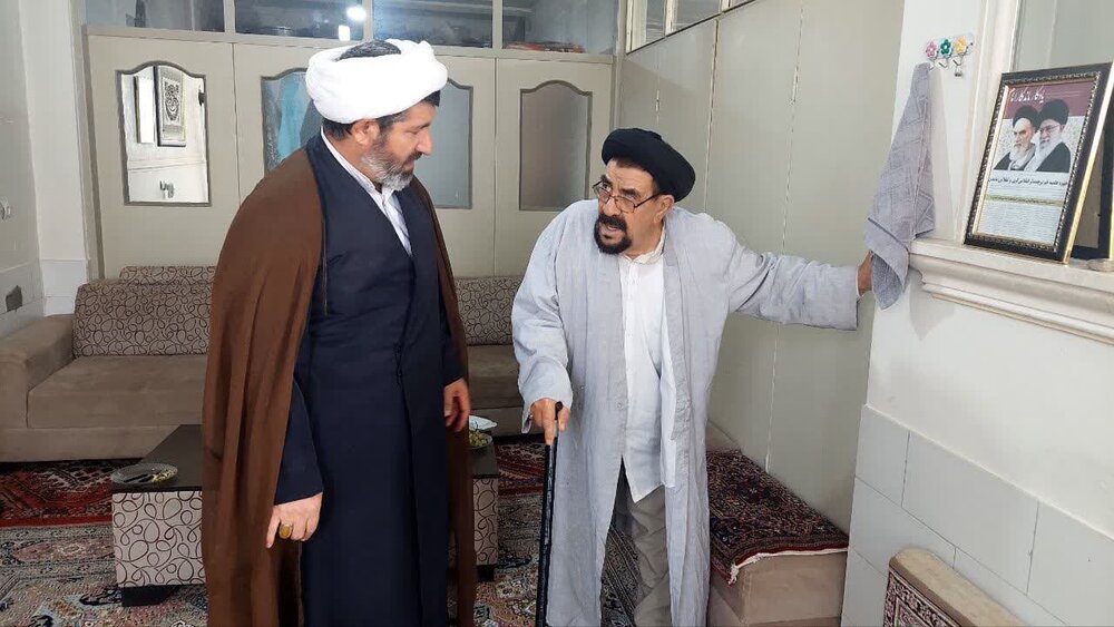 عیادت مدیر مرکز خدمات حوزه علمیه زنجان از روحانیون معمر خدابنده + عکس
