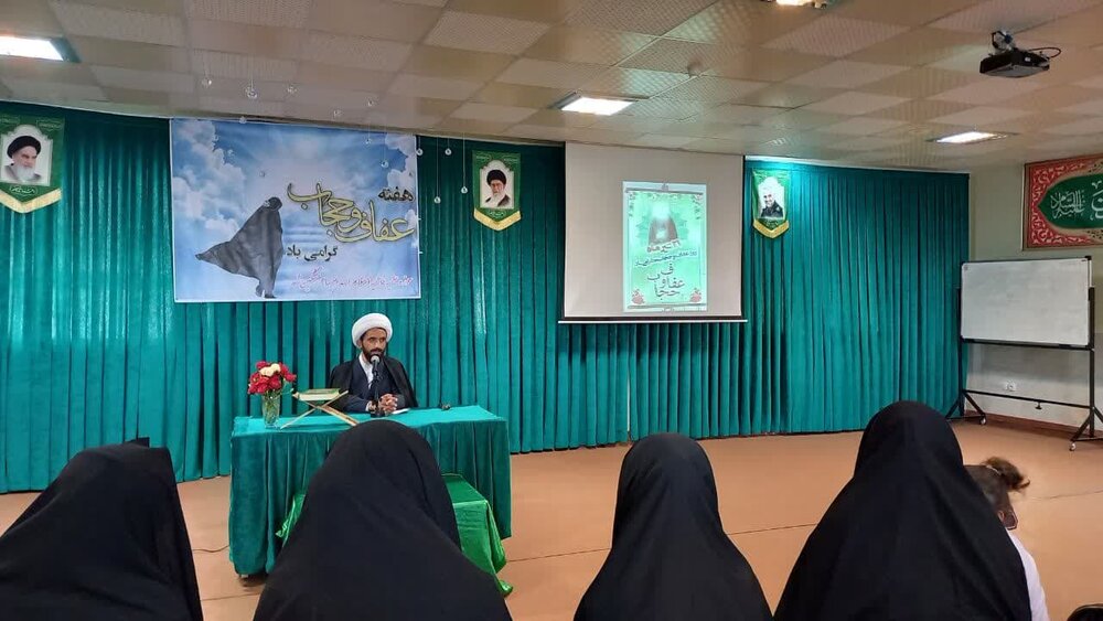 هدف دشمن از ترویج بیحجابی حذف فرهنگ اسلامی است