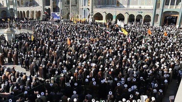 मासूमा क़ुम (स) के हरम मे "फ़िदायाने कुरआन" नामक विशाल सभा आयोजित मासूमा क़ुम (स) के हरम मे "फ़िदायाने कुरआन" नामक विशाल सभा आयोजित