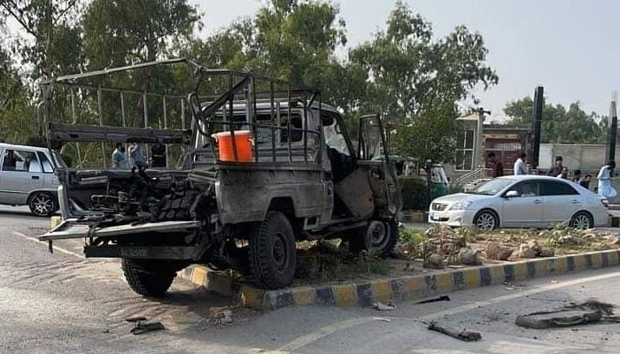 پاکستان کے شہر پشاور میں خودکش حملہ، درجنوں افراد زخمی
