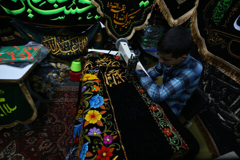 حال و هوای بازار دوخت پرچم عزای امام حسین (ع) در اصفهان