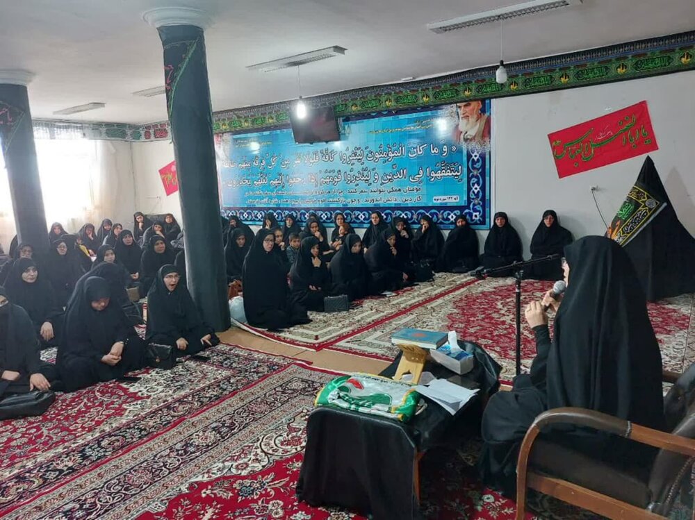 طلاب با مطالعه عمیق، به شبهههای قیام سیدالشهدا(ع) پاسخ دهند