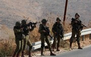 ज़ायोनी सैनिकों के हमले में एक फ़िलिस्तीनी शहीद कई अन्य घायल