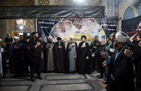 تصاویر| مراسم سوگواری و عزاداری شب دوم محرم در حرم مطهر سید تاج الدین غریب(ع) و هیئت جوانمردی با حضور نماینده ولی فقیه در فارس