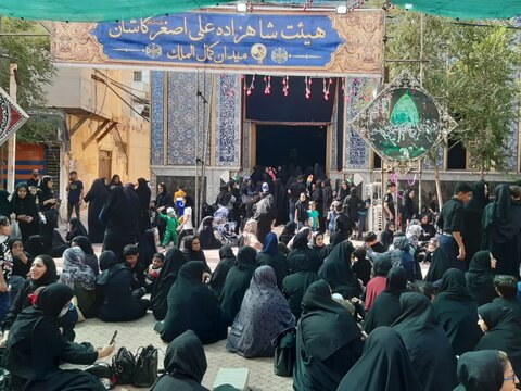 تصاویر/ برگزاری همایش شیرخوارگان حسینی در هییت شاهزاده علی اصغر میدان کمال الملک کاشان