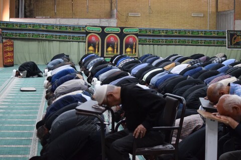 نماز جمعه در اهرم از قاب دوربین