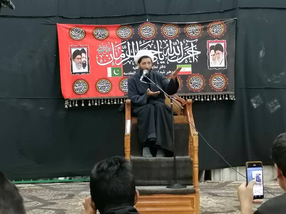 آیۂ درود میں اللہ تعالٰی نے اہل بیت علیہم السلام کو فیض کا سرچشمہ قرار دیا ہے، حجت الاسلام ڈاکٹر بشوی