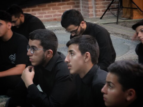 تصاویر/ مراسم چهارمین شب از عزاداری محرم در مدرسه علمیه امام خمینی (ره) خوی