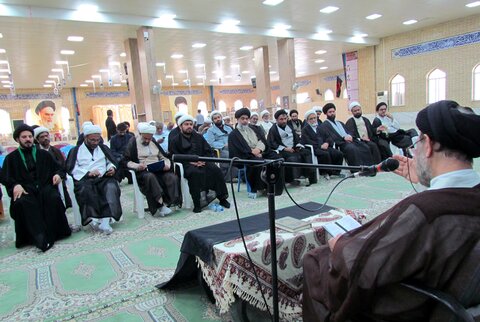 تصاویر/ نشست روحانیون و مبلغین در شهرستان دیّر