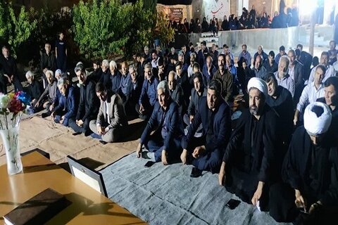 حضور امام جمعه گیلانغرب در منز ل شهید مدافع امنیت