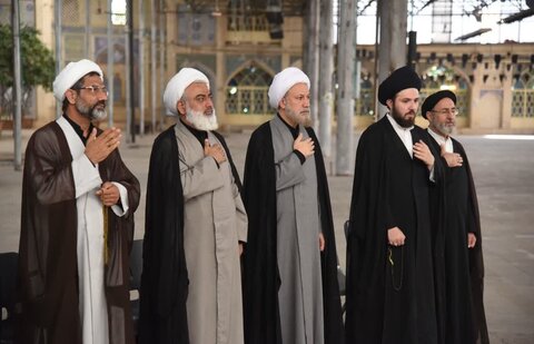 تصاویر| مراسم سوگواری شهادت حضرت اباعبدالله الحسین(ع) در مسجد شهدای شیراز