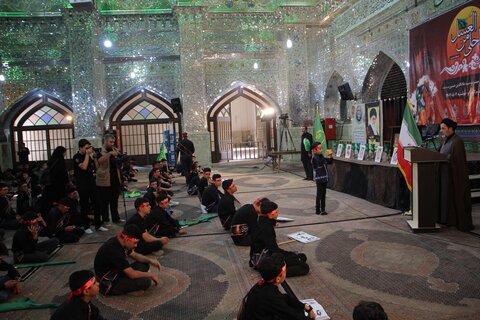 تصاویر| برگزاری همایش سوگواره "احلی من العسل" باحضور انبوه دانش اموزان شیرازی