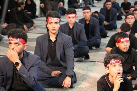 تصاویر| برگزاری همایش سوگواره "احلی من العسل" باحضور انبوه دانش اموزان شیرازی