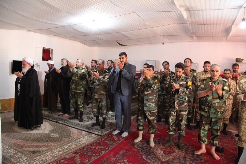 خداقوت امام جمعه کرمانشاه به مرزداران ارتشی در نقطه صفر مرزی