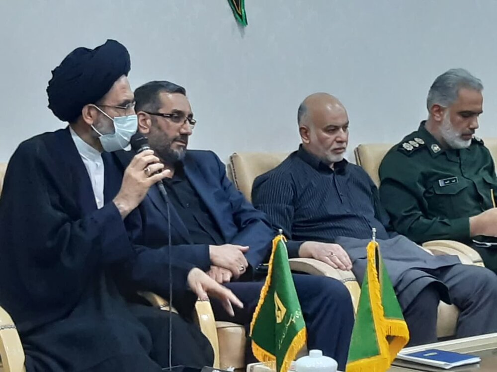 دشمن با کوچکترین بهانه نقشههای شوم خود را در کشور اجرایی میکند