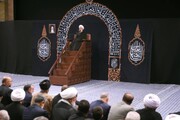 6 मोहर्रम की रात में तेहरान के इमाम ख़ुमैनी इमामबाड़े में मजलिस, आयतुल्लाहिल उज़मा ख़ामेनेई शरीक हुए/फोंटो