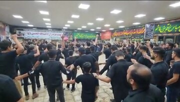 فیلم/ مراسم سینه‌زنی سنتی شب هفتم محرم در گناوه