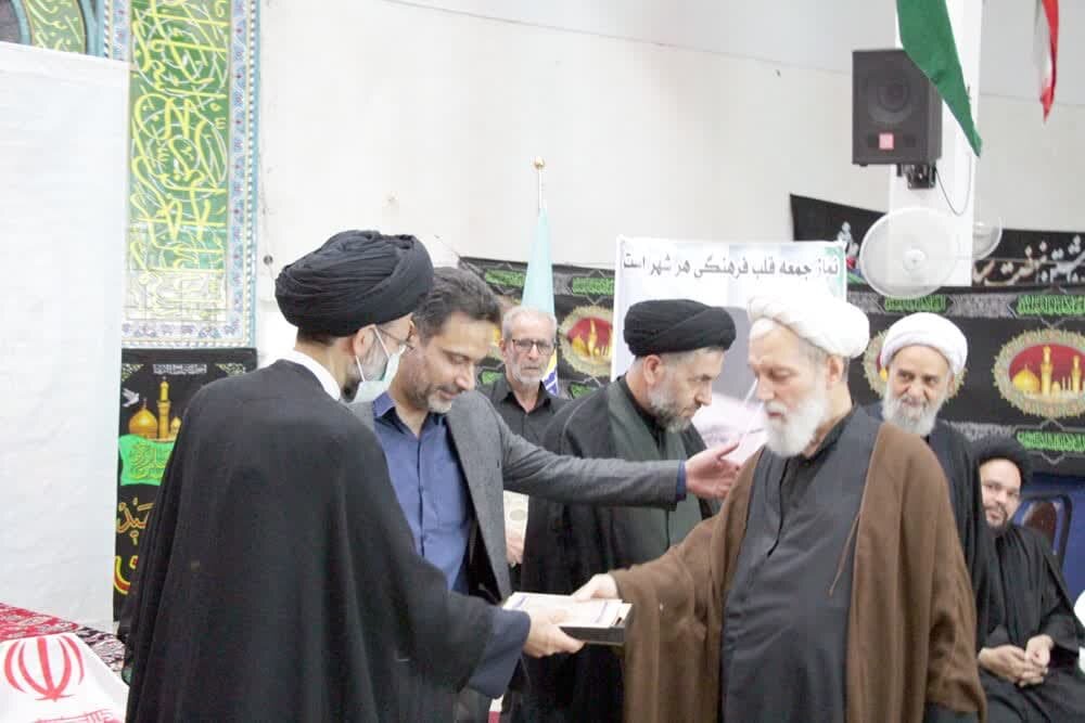 پایگاههای نماز جمعه وحدت و همدلی را در کشور رقم میزنند