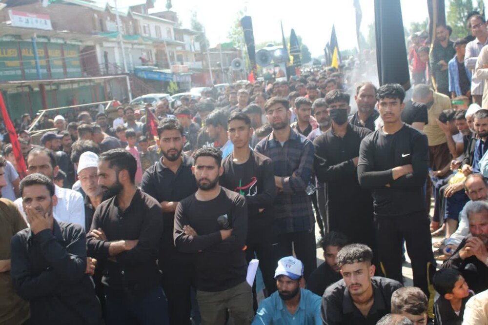 انجمن شرعی شیعیان کی جانب سے وادی کے مختلف مقامات پر علم شریف کی برآمدگی / ہزاروں کی تعداد میں عزاداروں کی شرکت