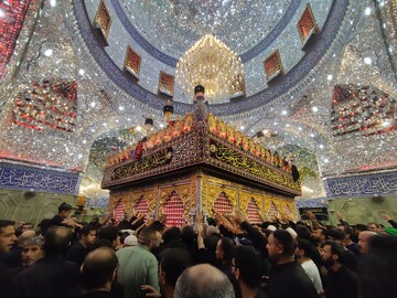 تصاویر/ حال و هوای حرم حضرت عباس(ع) در شب تاسوعا