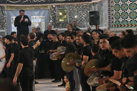 تصاویر/ عزاداری شب هشتم هییات مذهبی آران و بیدگل  در آستان مقدس هلال بن علی (ع)