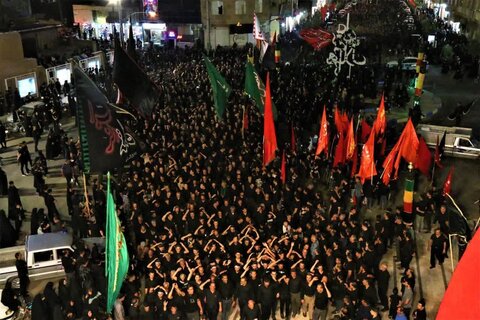 تصاویر/ عزاداری شب هشتم هییات مذهبی آران و بیدگل  در آستان مقدس هلال بن علی (ع)