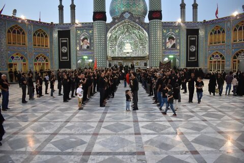 تصاویر/ عزاداری شب هشتم هییات مذهبی آران و بیدگل  در آستان مقدس هلال بن علی (ع)