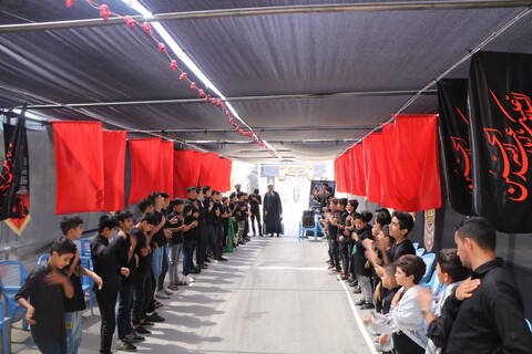 تصاویر/ گردهمایی نوجوانان مسجدی به مناسبت عزای حسینی و محکومیت هتک حرمت به قرآن کریم