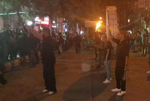تصاویر/ مراسم سینه زنی و زنجیرزنی مردم قروه در محرم حسینی