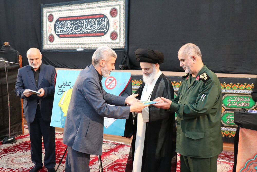 کتاب "بیتفاوتی ممنوع" در بوشهر رونمایی شد