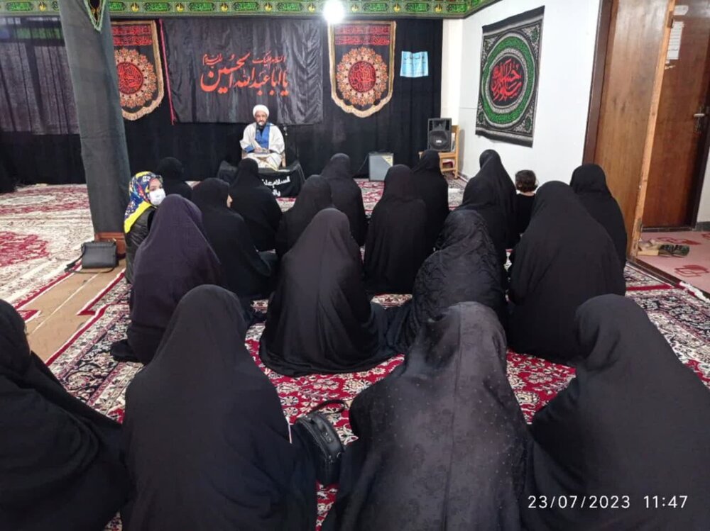 دشمن با ترفندهای خاص، جوانان را از اعتقاداتشان دور میکند