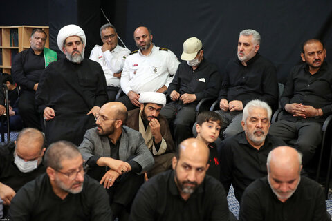 تصاویر/ مراسم عزاداری شب تاسوعای حسینی علیه‌السلام با حضور رهبر انقلاب