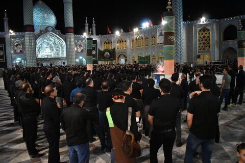 تصاویر/ عزاداری شب نهم محرم در حرم حضرت محمد هلال بن علی (ع) آران و بیدگل