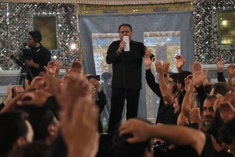 تصاویر/ عزاداری شب نهم محرم در حرم حضرت محمد هلال بن علی (ع) آران و بیدگل