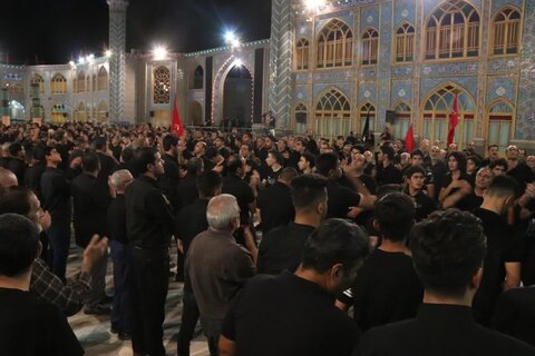 تصاویر/ عزاداری شب نهم محرم در حرم حضرت محمد هلال بن علی (ع) آران و بیدگل