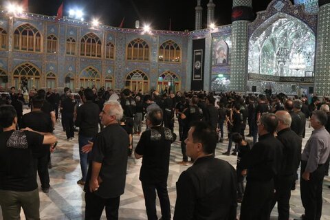 تصاویر/ عزاداری شب نهم محرم در حرم حضرت محمد هلال بن علی (ع) آران و بیدگل