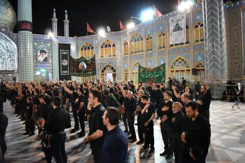 تصاویر/ عزاداری شب نهم محرم در حرم حضرت محمد هلال بن علی (ع) آران و بیدگل