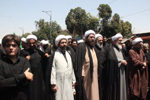 تصاویر/ تجمع عزاداران قزوینی و اقامه نماز در ظهر تاسوعا