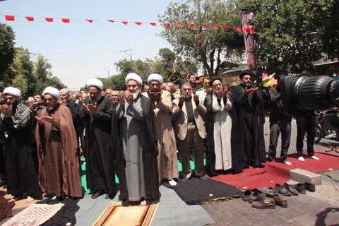 تصاویر/ تجمع عزاداران قزوینی  و اقامه نماز در ظهر تاسوعا