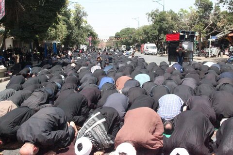 تصاویر/ تجمع عزاداران قزوینی و اقامه نماز در ظهر تاسوعا
