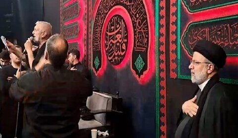 السيد رئيسي يحضر مراسم العزاء الحسيني في إحدى مسجد طهران