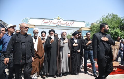 تصاویر| حضور امام جمعه شیراز در هیأت عزاداری قشقایی ها و اقامه نماز ظهر تاسوعا