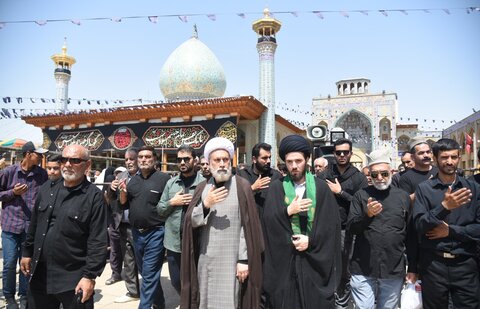 تصاویر| حضور امام جمعه شیراز در هیأت عزاداری قشقایی ها و اقامه نماز ظهر تاسوعا