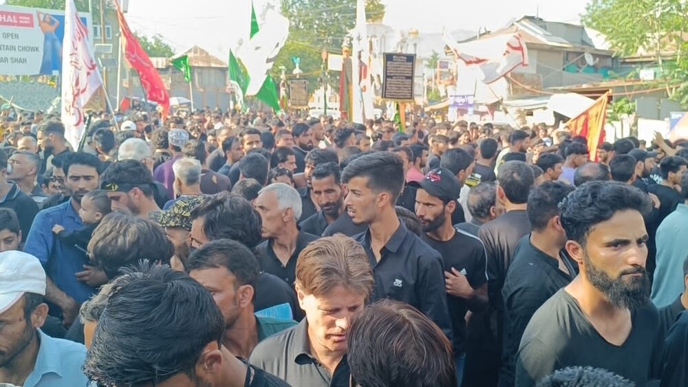 انجمنِ شرعی شیعیان کشمیر کے تحت اندرون کاٹھی دروازہ میں جلوس برآمد